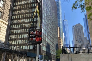  The improvement of fire protection in tunnels through technical installations is being carried out more and more frequently internationally. The picture shows the delivery of pumps for a water mist fixed fire fighting system for the Hugh Carey Tunnel in New York 