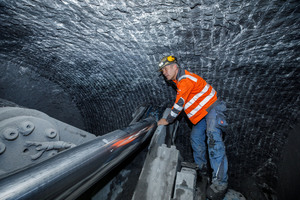  Robbins-Außendienstmitarbeiter inspizieren die Ortsbrust der MDM5000-Tunnelanlage 