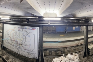  Die Strecke der U-Bahn-Linie 3 in der Hamburger Innenstadt wird derzeit saniert. Schadhafte und durchfeuchtete Stellen an Decken und Wänden galt es für die Zukunft dauerhaft gegen Feuchtigkeit zu schützen 