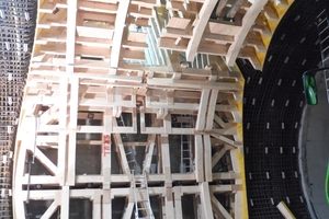  3	Tube 1, track axis 251: Formwork of the first half of the intersecting vault. Docking on shuttered end wall with prefabricated, ready-to-assemble vault elements 