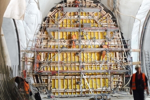  2	Shuttered end wall of Connecting Structure B with predesigned adjusting elements incl. pre-assembled pump sockets and anchor channels. Delivery of ready-to-position formwork panels in accordance with the shotcrete geometry on the basis of scans. Assembly time 2 days 