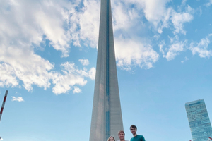  	Der CN Tower in Toronto Downtown 