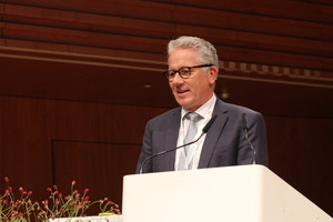  Dr. Ulrich Seewer vom schweizerischen Bundesamt für Raumentwicklung ARE hielt den Eröffnungsvortrag des STC 2023 