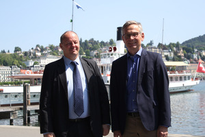  Stefan Maurhofer (rechts) übergab beim STC 2023 das Amt des Präsidenten der Swiss Tunneling Society an Davide Fabbri 