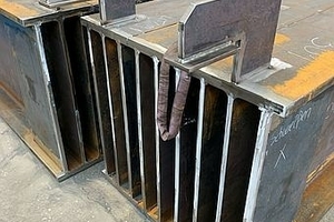  3 Steel bracing during manufacture 