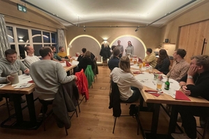  	Beim Get-Together am Vorabend konnten die ersten interessanten Gespräche geführt werden 