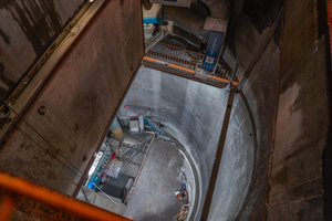  4	View into the lower part of the upper shaft 