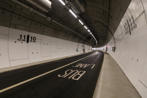  For the entire 22 400 m² of application area, MC-Color T 21 was used in white for the main tunnel coating as well as in green and orange to clearly mark safety passages and exits 