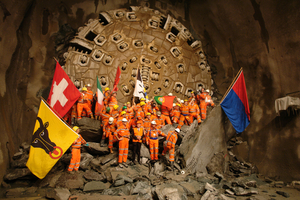  Vier Herrenknecht-Gripper-TBM bohrten insgesamt 85 km der Hauptröhren für den GotthardBasistunnel 