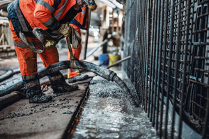  To stabilize the tunnel structure, a reinforced inner lining was added, using in-situ concrete and sprayed concrete 