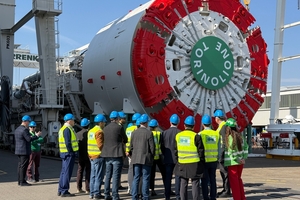  TBM-Besichtigung beim Rundgang über das Firmengelände 