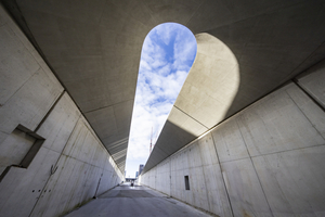  Das 137 m lange Rampenbauwerk wurde 2023 fertiggestellt; die Abnahme des Tunnels in offener Bauweise durch den Bauherrn fand im Februar 2026 statt 