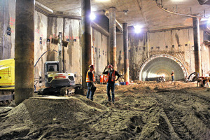  Blick in den Rohbau eines unterirdischen Bahnhofs nach dem Rückbau der temporären Stahlfaserbeton-Tübbinge 