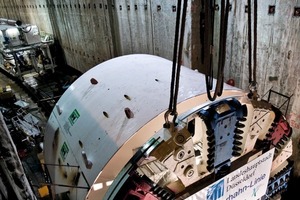  Montage des 115 t schweren Schneidrades der „Tuborine“ mit einem Durchmesser von 9,5 m 