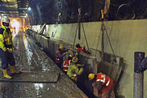  Travelling crane for transferring installation material, repositioning the kicker formwork and installing the prefabricated line segments 