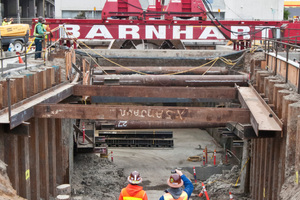  Durch genaueste Observation des Drucks an der Ortsbrust und den Einsatz einer Mischung aus Schaum und Bentonit war die die Baufirma in der Lage, eine schwierige Unterfahrung von nur 3,4 m unterhalb von Bahngleisen zu meistern 