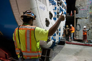  At the San Francisco Central Subway in California, USA, two Robbins EPBs excavated urban conditions with settlement limits as strict as 13 mm 