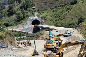  Construction of the viaduct in the front of Quindío 