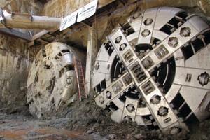  Zwei Robbins EPB-TBMs für wechselnde Geologien mit Förderbändern im Dauerbetrieb waren beim San Francisco Central Subway Tunnel im Einsatz. Der letzte Durchbruch erfolgte am 11. Juni 2014 