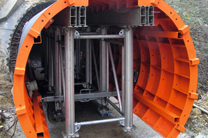  After the formwork has been assembled in front of the tunnel it is moved into it. Load rollers are fastened under the GASS shoring system, which turns it into a formwork carriage.  