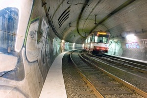  Alte sanierungsbedürftige Abdeckung von Kabeltrögen aus Holz- bzw. Betonbohlen wurden in der Essener U-Bahn durch spezielle Glasfaser-Leichtbeton-Brandschutzelemente ersetzt 
