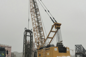  1	Hydroseilbagger bei der Erstellung einer Schlitzwandlamelle 