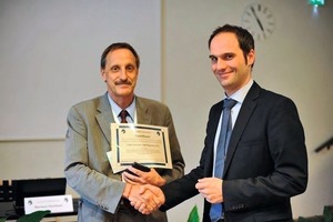  Stefan Kratzmeir is awarded the ITA-COSUF Prize by Felix Amberg (on the l.) 