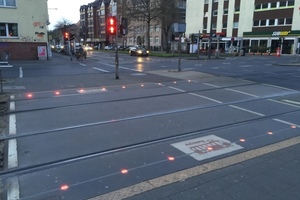  Crossing tracks equipped with LED ground caution elements  