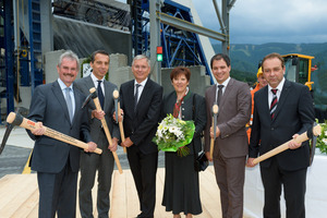  Von links: Landesrat Karl Wilfing, Christian Kern, Vorstandvorsitzender der ÖBB-Holding AG, Bundesminister Alois Stöger, Tunnelpatin Elisabeth Schöggl, Landeshauptmann-Stv. Michael Schickhofer sowie René Kotacka, Leiter des Implenia Geschäftsbereichs Infrastructure bei der Feier zum Start der Schachtarbeiten 