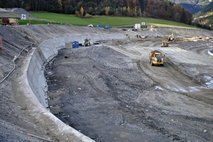  Mit einem Team von sechs Mitarbeitern stellt die BBG-GRAZ täglich eine Strecke des Voreinschnitts von etwa 60-80 m her 