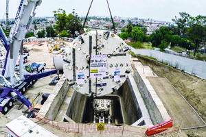  Components of the 8.7 m diameter Crossover XRE TBM had to be lowered into a small 11 m wide launch shaft | 