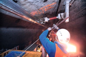  Stromschiene mit Aufhängung  