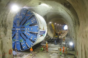  6 Pushing the TBM crosswise into the Weinberg Tunnel (Bosshart/Kobel/Stadelmann) 