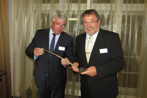  CBTR-Vizepräsident Josef Grauvogel (links) überreichte Ende Juni in Wien den Tiefbaurechtspreis 2015 an den Vorstandsvorsitzenden der STUVA, Univ.-Prof. Dr.-Ing. Martin Ziegler 