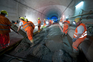  The roughly 5 km long Weinberg Tunnel forms the core of the Zurich Cross-City Link on the way to Oerlikon. After the excavation from the end of 2008 until late 2010 and the completion of the inner lining by May 2012, the rail engineering facilities were installed as from July of the same year. The picture shows concrete operations to produce the track slab  