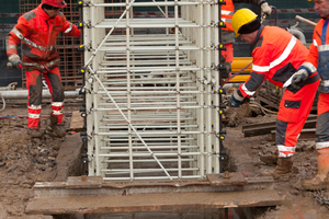  Lowering the Soft Eye reinforcement cage into the trench 