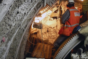  Crews survey damage after one of more than 16 000 recorded rock bursting events in Peru’s Olmos tunnel 