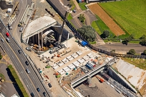  Der Zielschacht im Norden liegt unmittelbar neben der später anzuschließenden Autobahn. Der Schild und der erster Nachläufer mussten daher nach dem Durchbruch auf einer nur 25 x 39 m großen Fläche gedreht werden 