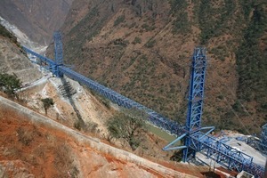  Big Bridge 2 der Förderbandanlage für das Wasserkraftwerk Jinping II mit einer Hauptspannweite von 172 m 