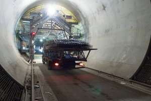  Die Betonschalung des Steinbühltunnels wird hergestellt 