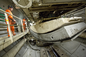  Placing of the concrete segments in the tunnel 