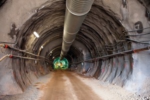  2 Tunnelröhre mit den aussteifenden Stahlträgern alle 91 cm (3 ft) 