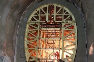  Arched formwork, side-zone and top, ready concreted, with stripped end formwork section 