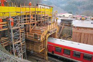  Schalwagen bei der Betonage des Portalblocks und der Portalscheibe am Frauenberger Tunnel  