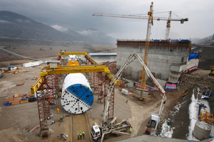  Die Doppelschild-TVM mit einem Bohrdurchmesser von 9,84 m begann ihre Arbeit 2012 in bergigem Gelände nahe Ankara  