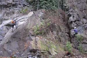  Bergleute beim Beräumen der Steilwand 