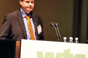  Kari J. Korhonen, Präsident der Finnish Tunnelling Association FTA, begrüßt die Teilnehmer am WTC 2011<br /> 
