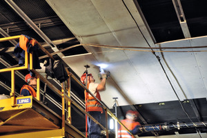  Montage der Brandschutzplatten auf den Profilen 