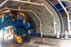  1 Concreting car coupled to a curing car 