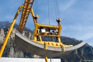  Segmental-lining handling machine at a major tunnel site; handling capacity 15 t 